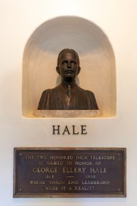 A bust of George Ellery Hale.